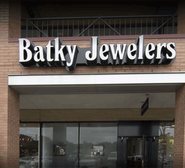 A store front of a jewelry shop with the name " batky jewelers ".